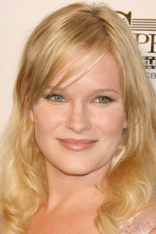 Nicholle Tom